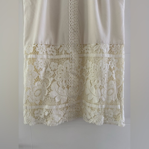 Kensie Lace Detail Shift Dress, size medium. - Picture 6 of 12